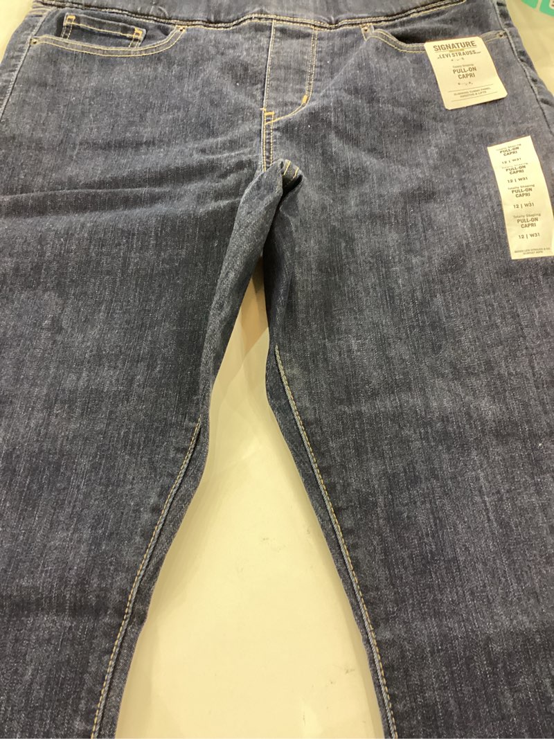 levi strauss signature gold women's totally shaping pull on capri (also available in plus size), pal