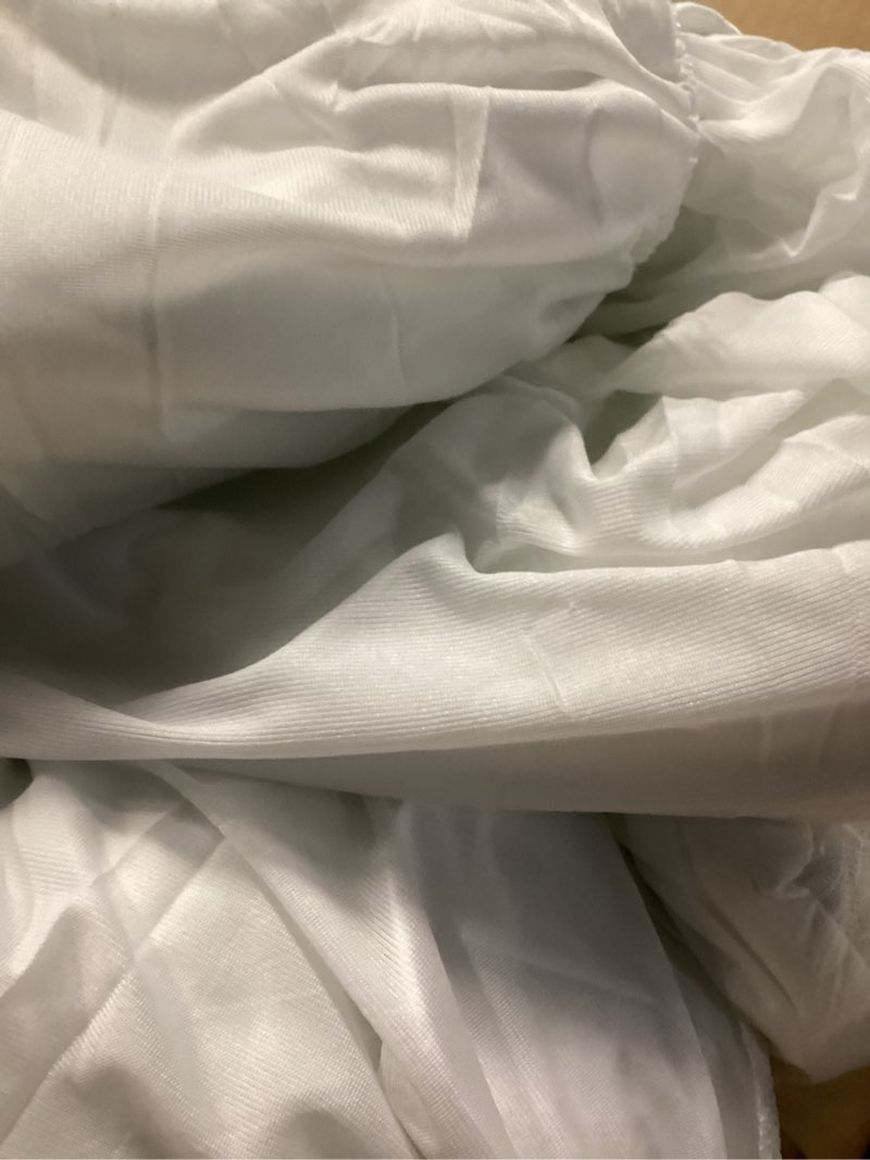 Condition photo showing Good Condition for Utopia Bedding Quilted Fitted Mattress Pad, Queen Size, Elastic Fitted Mattress Topper Protector and Cover with Deep Pocket Stretches up to 16 Inches, Machine Washable (White) White Queen (Pack of 1)