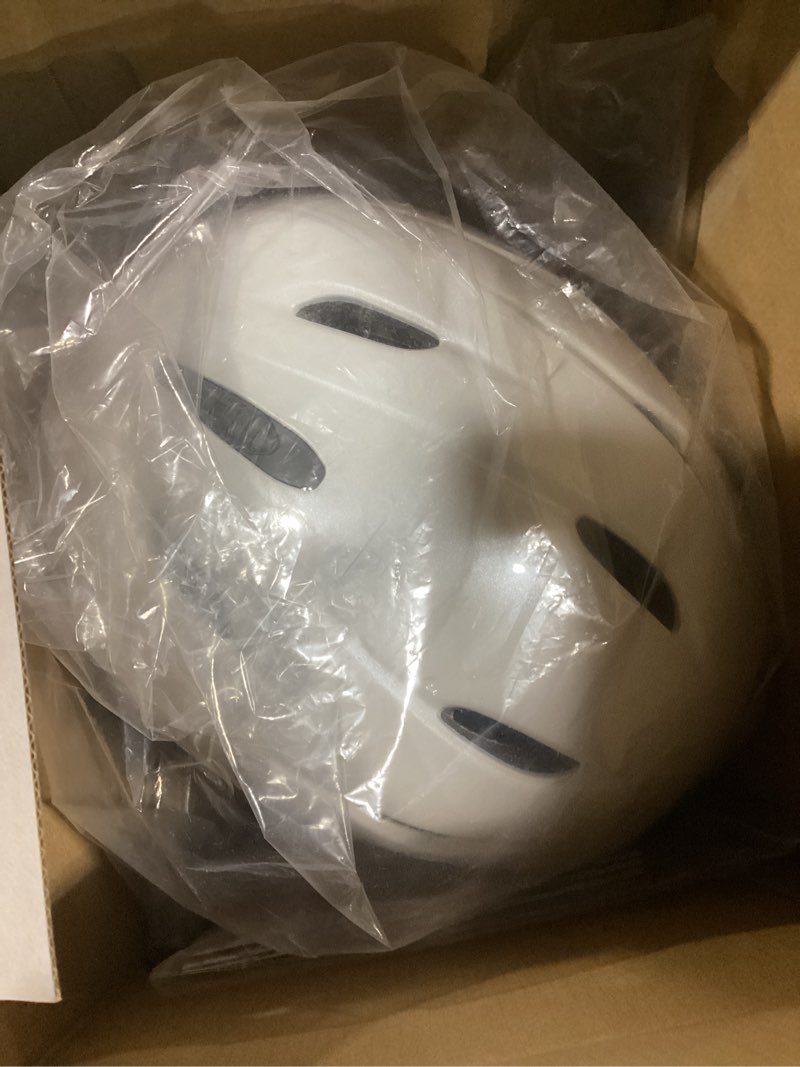 Condition photo showing Good Condition for Giro Giro Era Womens Snow pearl white Medium