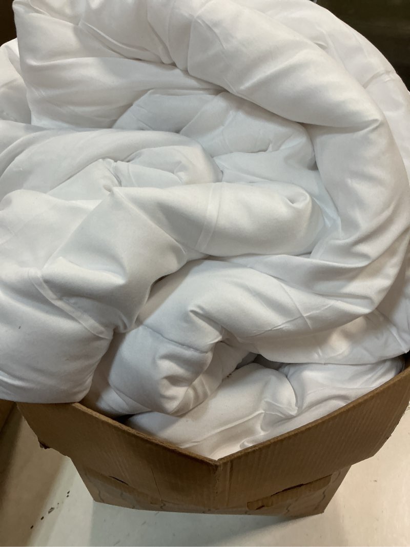 Condition photo showing As Is for Bedsure Oversized King Comforter Duvet Insert, All Season Bed Comforter, Quilted Down Alternative Duvet, Box Stitched Comforters with Corner Tabs, Washable, 116 x 98 Inches (White) Oversized King White