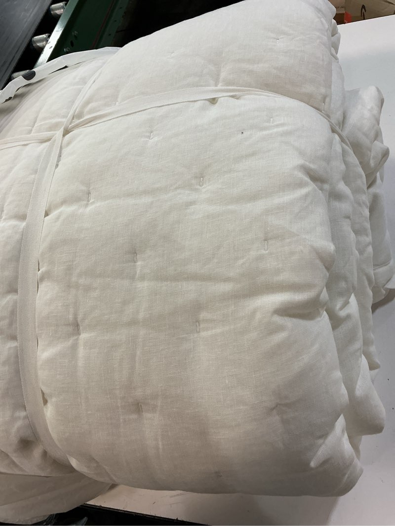 Condition photo showing New/Like New for european linen dream quilt, full/queen, ivory