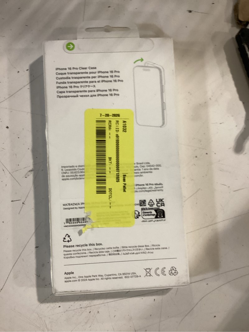 Condition photo showing New/Like New for apple iphone 16 pro clear case with magsafe