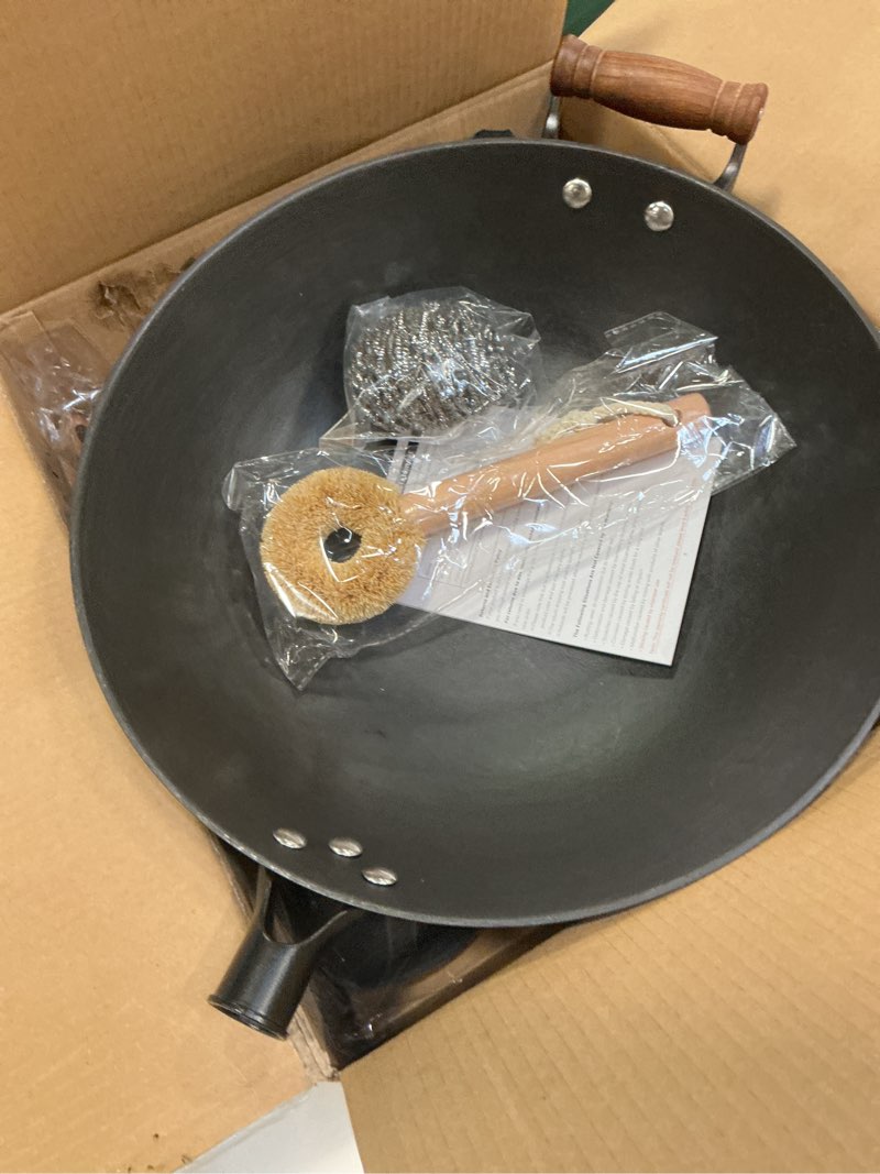 Condition photo showing Good Condition for WANGYUANJI 13.4 Inch Cast Iron Wok with Lid and Iron Spatula, Flat Bottom Double-Handle Stir Fry Pan, Chemical-Free Uncoated Wok for Induction, Gas and Electric Stoves CS turner-B 13.4"wok flatbottom