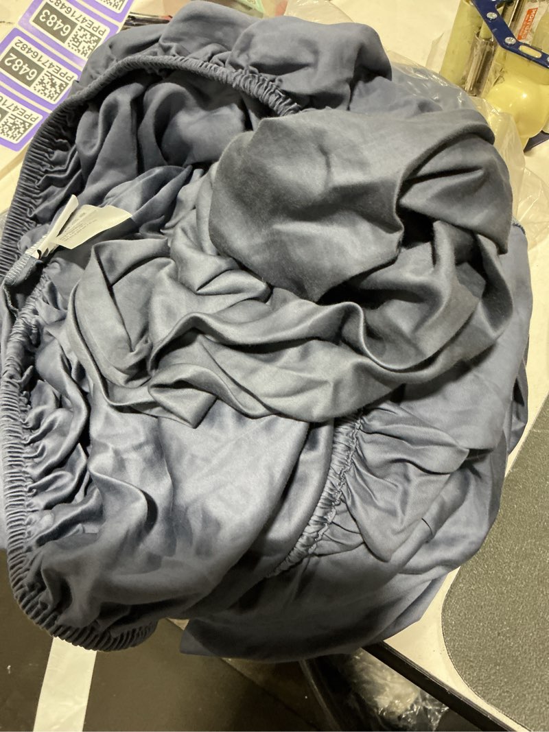 Condition photo showing As Is for signature giza cotton sateen fitted sheet set, midnight, king