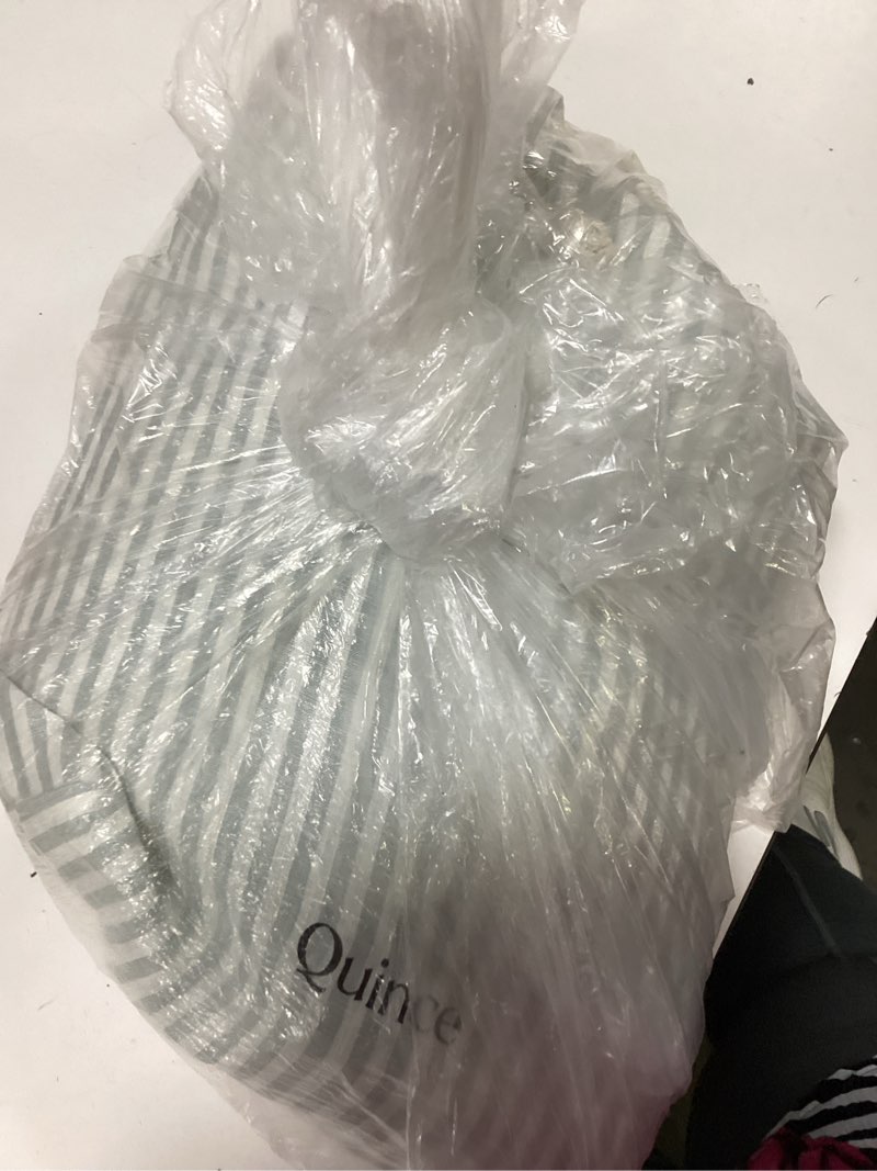 Condition photo showing New/Like New for full/queen duvet set
