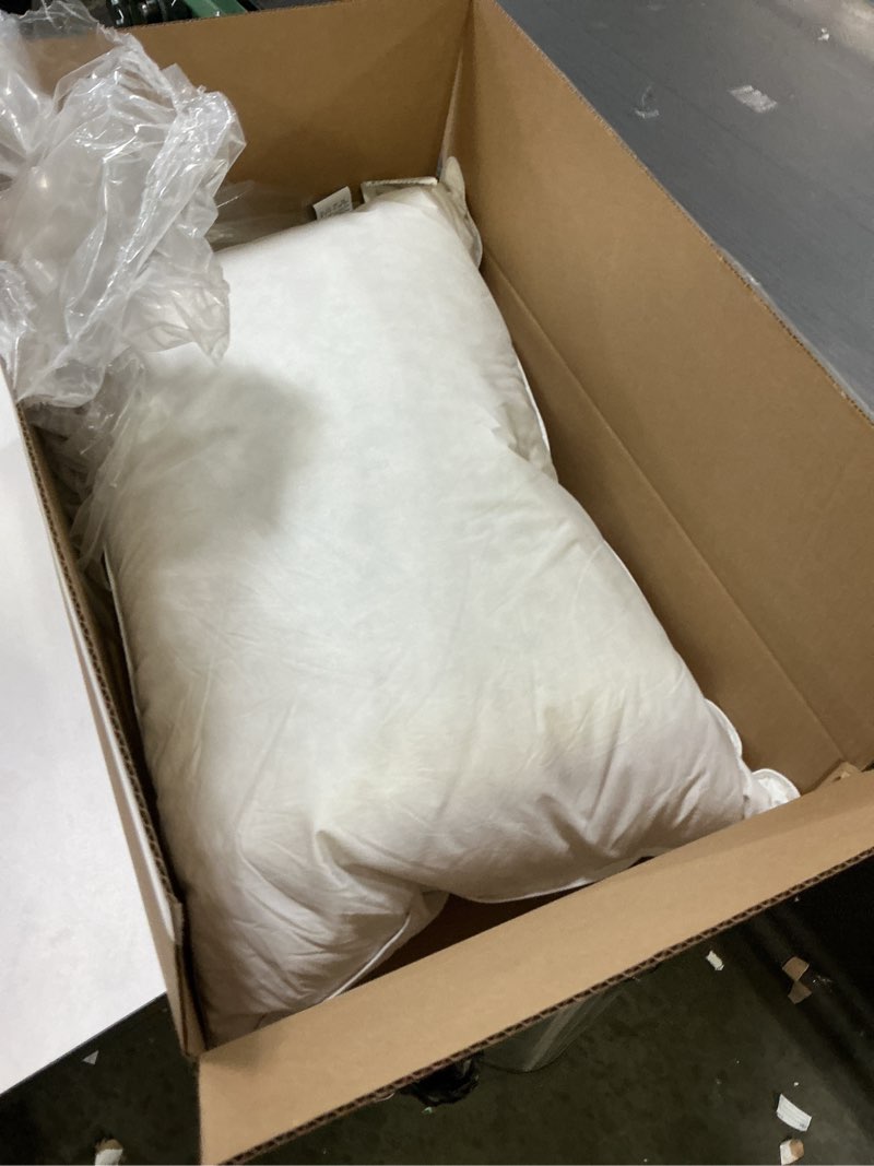 Condition photo showing Good Condition for (Similar)DH Hotel Collection Signature Pillow