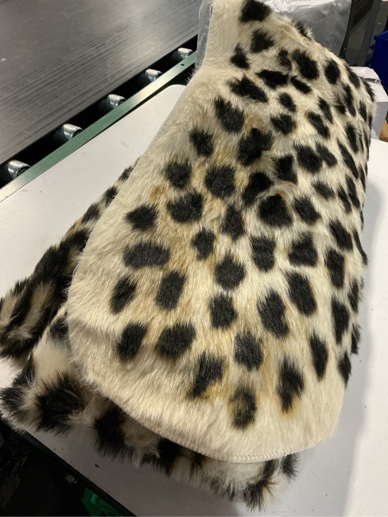 Condition photo showing Good Condition for cheetah print rug, leopard rug 4.4x5.8 feet faux animal print skin cheetah area rug for bedroom living room animal fur hide rustic antelope multicolor cheetah 4'4" x 5'8" (rectangular)