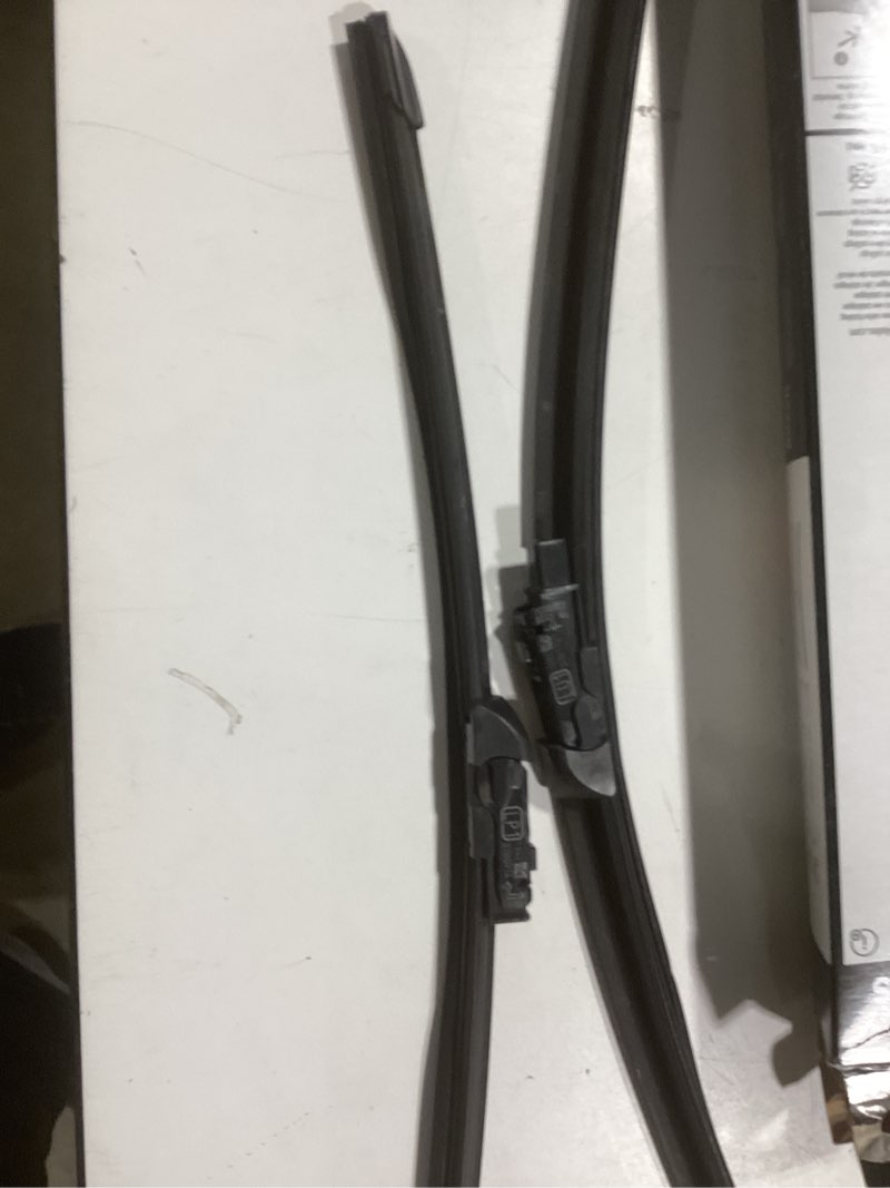 Condition photo showing Good Condition for BOSCH 3397014156 AeroTwin OE Replacement Wiper Blades Driver & Passenger Side - Set of 2 (26" & 16") Combo Pack (26" & 16") Denso Top Lock