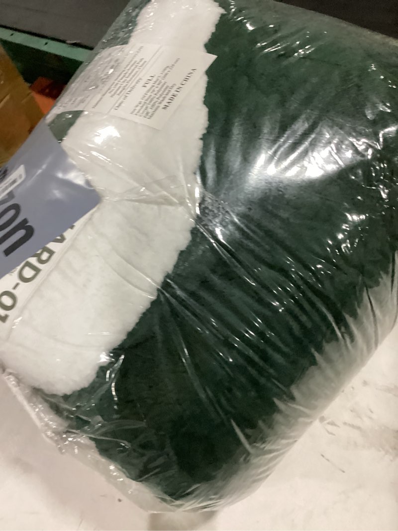 Condition photo showing New/Like New for andency fluffy sherpa full comforter set dark green, super soft emerald green fleece warm bedding for winter, luxury jacquard boho thick fuzzy plush bed set 3 pieces(1 shaggy comforter, 2 pillowcases) dark green full(79''x90'')