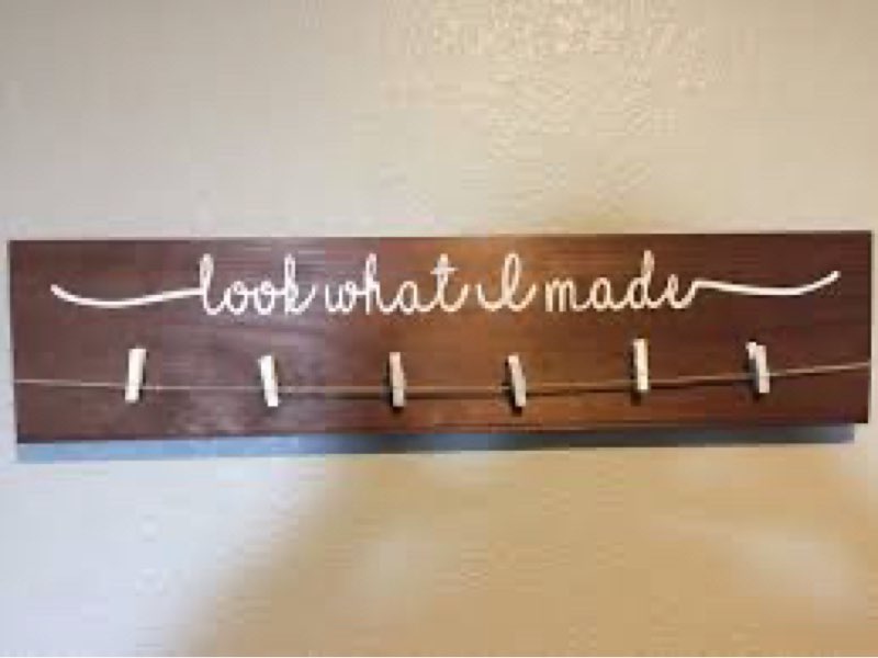 JNFEUI Look What I Made Sign with Clips - 12 Mini Clothespins to Hang Kids Art Wood Used for Hanging