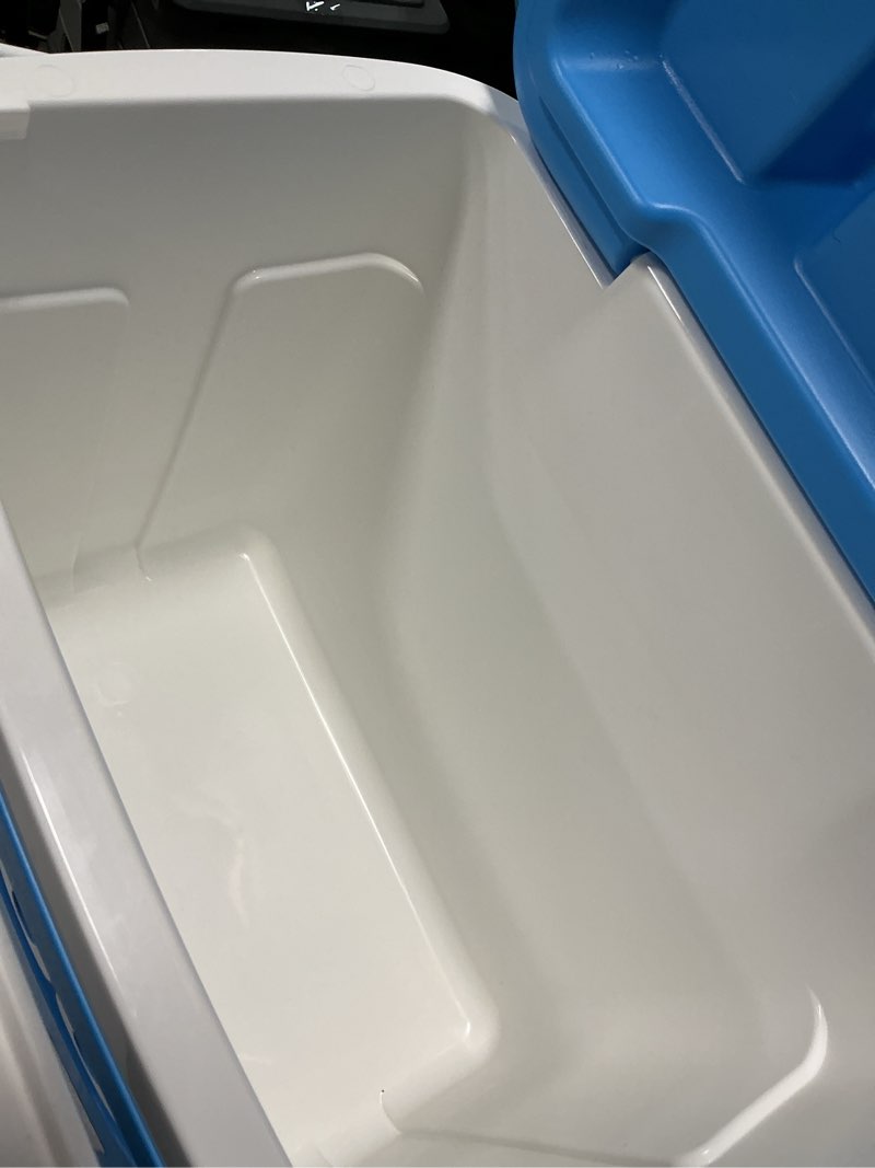 Condition photo showing Good Condition for igloo hard cooler | profile series | insulated ice chests