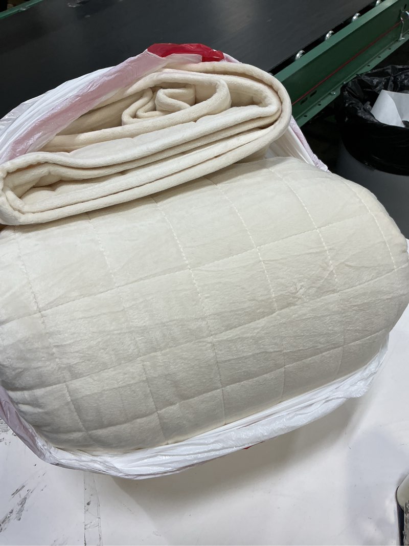 Condition photo showing Good Condition for luxury velvet quilt set king size, comforter set with pillow shams, soft lightweight bedspread coverlet bedding sets for all seasons, beige king (106"x96"/106"x92") beige