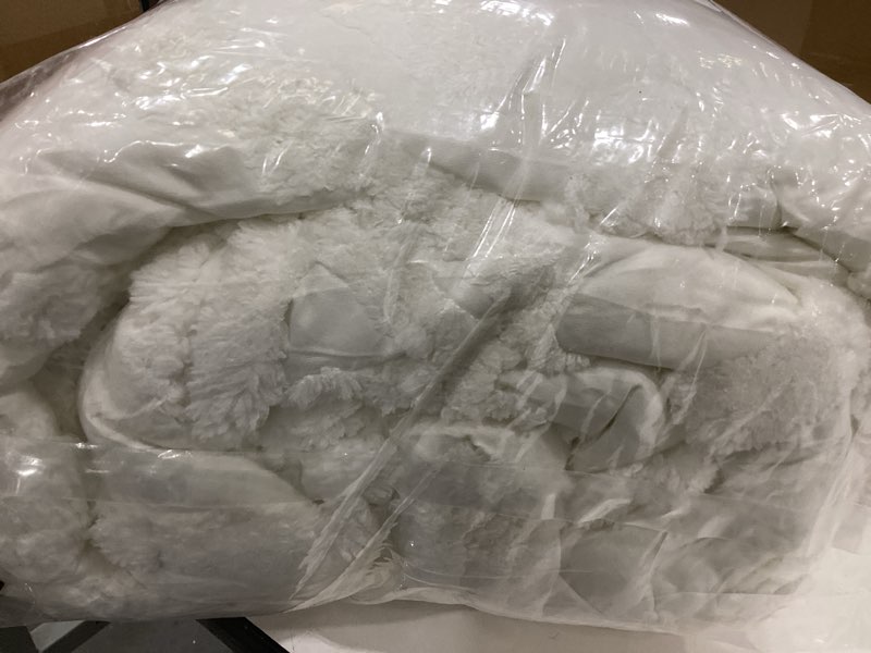 Condition photo showing Good Condition for bedsure boho tufted beige comforter set queen size, gentlesoft™ 3 pieces boho farmhouse-style decor bedding, exquisite bedding for all seasons, 1 bed comforter, 2 pillow shams, 90x90 inches queen (90" x 90") 03 - distressed vintage beige