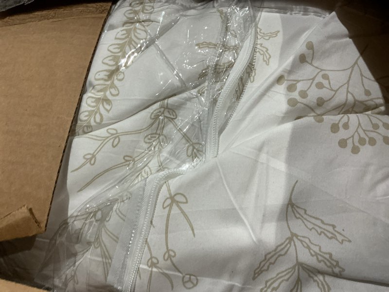 Condition photo showing Good Condition for bedsure queen comforter set - linen bed set, 3 pieces cute floral bedding, 1 soft reversible botanical flowers comforter and 2 pillow shams queen 17 - linen