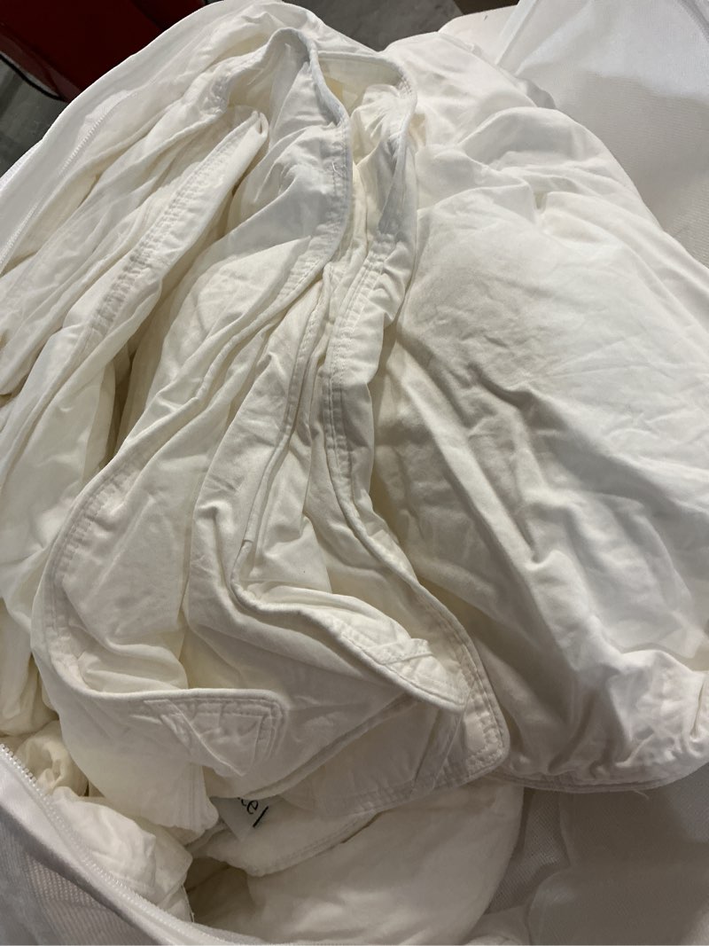 Condition photo showing Good Condition for lightweight premium down alternative duvet insert, king/cal king, white