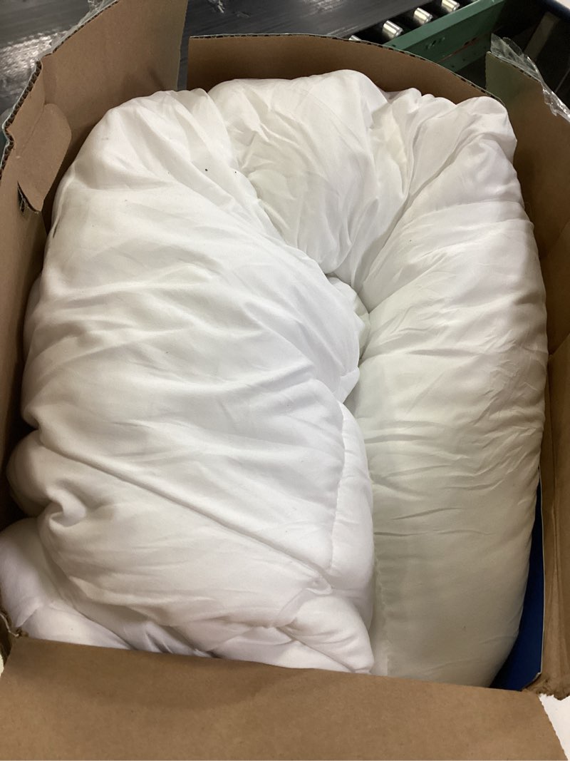 Condition photo showing Good Condition for Bedsure Comforter Duvet Insert - Quilted Comforters Queen Size, All Season Duvet, GentleSoft Down Alternative Bedding, with 8 Tabs, Gifts for Women/Men, White, Queen 88 x 88 Inches White Queen