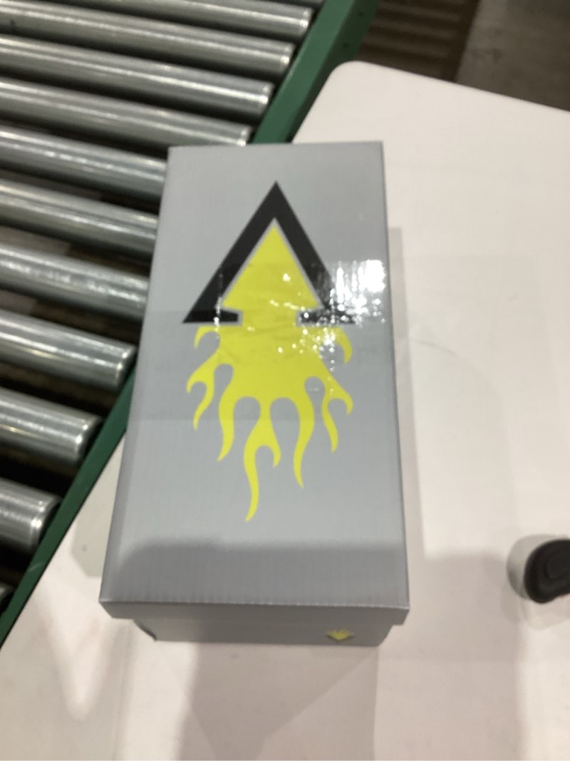 Condition photo showing New/Like New for VOLATILE womens Calypso 9 Gold