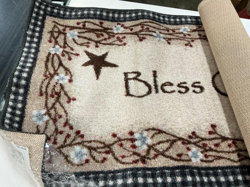 Condition photo showing New/Like New for floral welcome rug with berry flower design from brumlow mills, 20\\\”x44\\\”, rectangular, neutral color (ew20242-20x44bh)