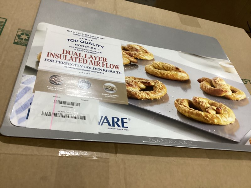 Farberware Insulated Bakeware Nonstick Cookie Baking Sheet, 15.5" x 20", Light Gray