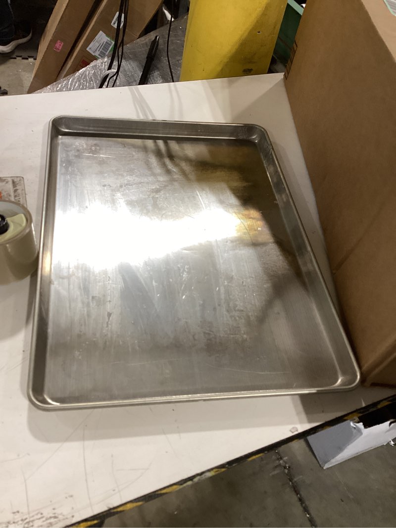Condition photo showing Good Condition for american metalcraft sq1610-16” x 16” square pizza pan