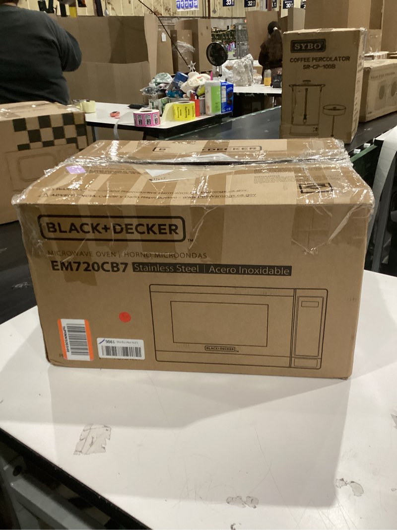 Condition photo showing Good Condition for BLACK+DECKER EM720CB7 Digital Microwave Oven with Turntable Push-Button Door, Child Safety Lock, 700W, Stainless Steel, 0.7 Cu.ft 0.7 cu. ft.