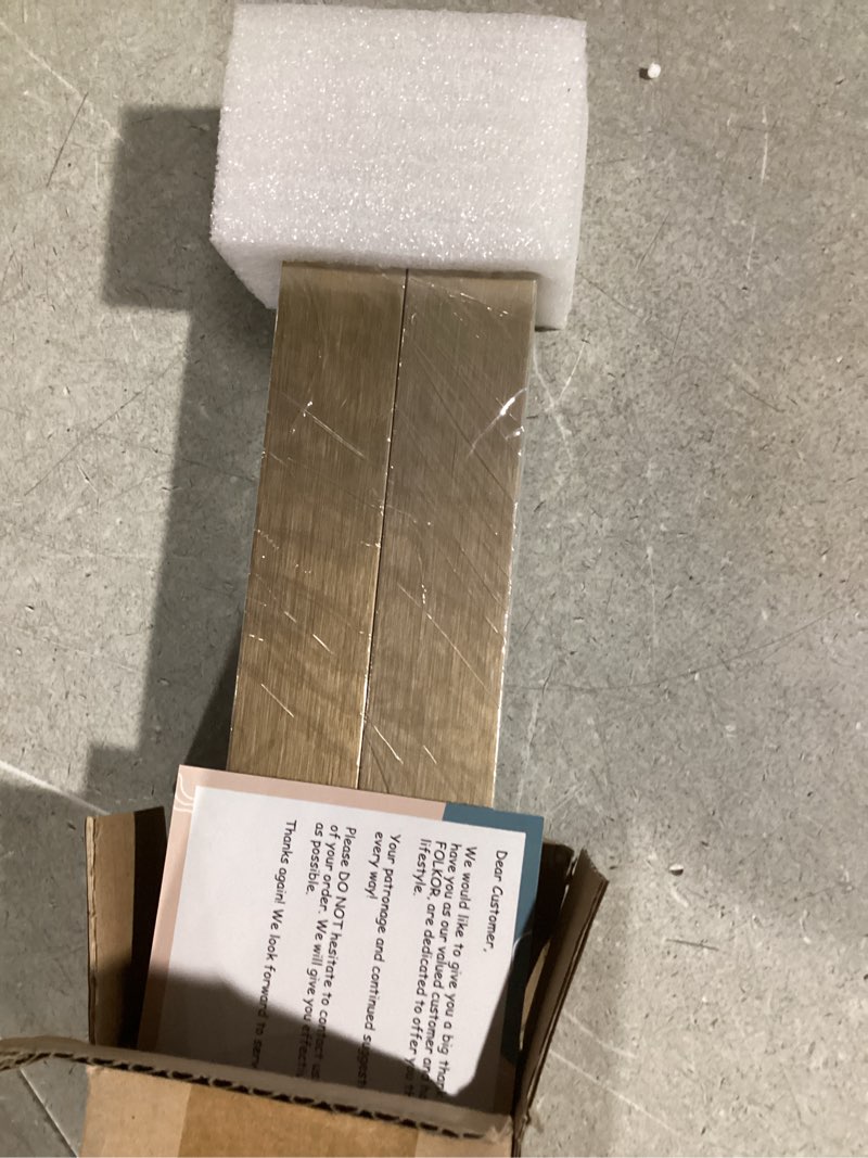 Condition photo showing Good Condition for Canvas Floater Frame for 20x24 Oil Paintings, DIY Metal Canvas Floating Frame with 0.8Inch Deep for Classic Vintage Art Prints Artwork Landscape Portrait Living Room Wall Decor (Bronze) 20x24" Bronze