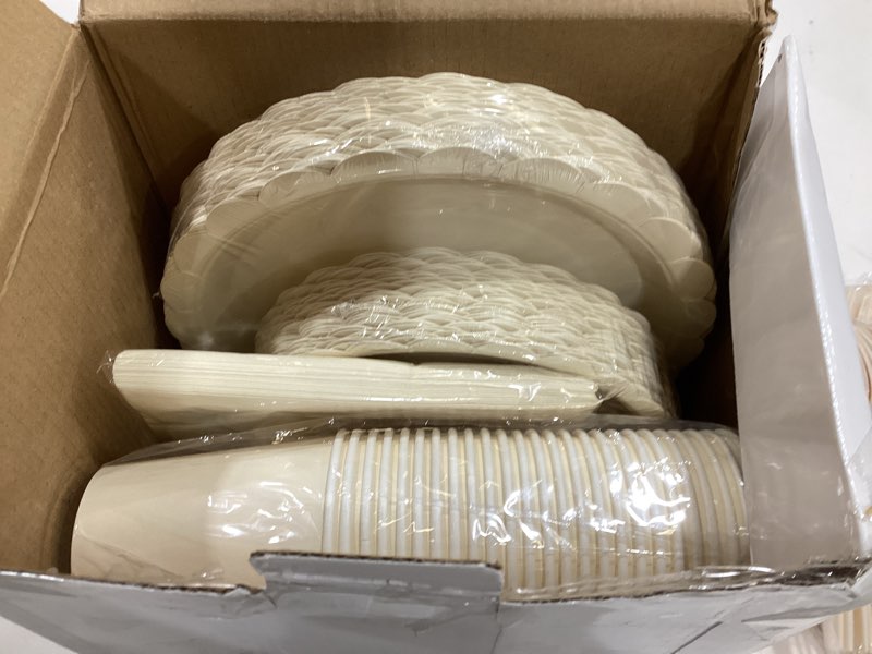 Condition photo showing Good Condition for goodluck ivory scalloped disposable tableware set - 350pcs (50 guests), 7"&9" plates, 9oz cups, napkins, cutlery, food grade, waterproof & oil-proof for birthday, wedding, bridal&baby shower 350 ivory white