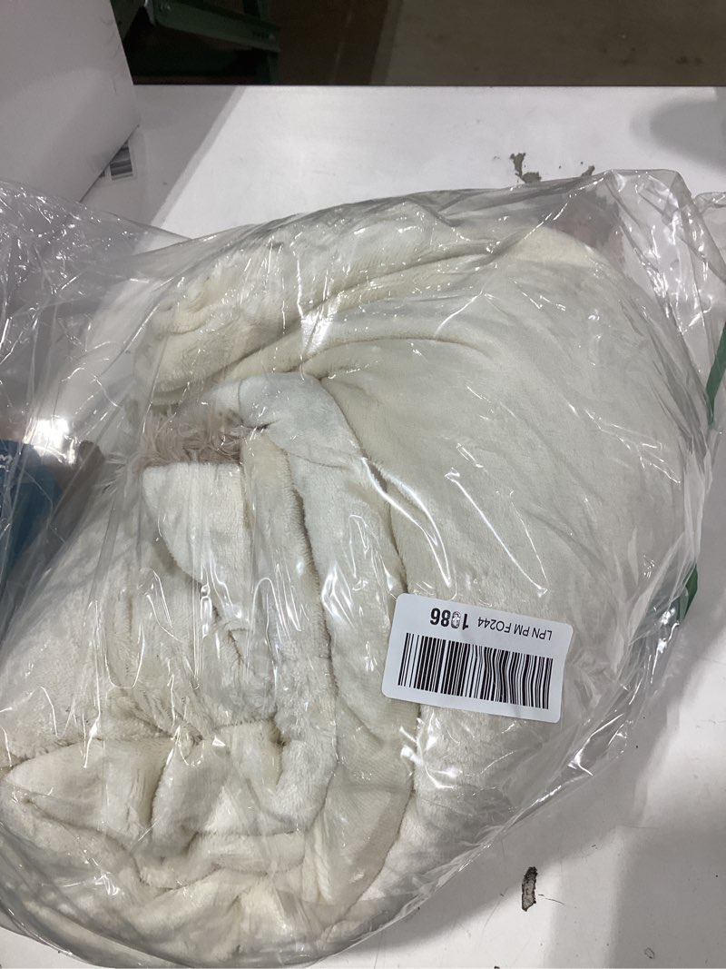 Condition photo showing Good Condition for Tuddrom Decorative Extra Soft Faux Fur Blanket Twin Size 70" x 78",Solid Reversible Fuzzy Fluffy Cozy Plush Blanket for Couch Sofa Bed,Cream White Cream White Twin-70" x 78"