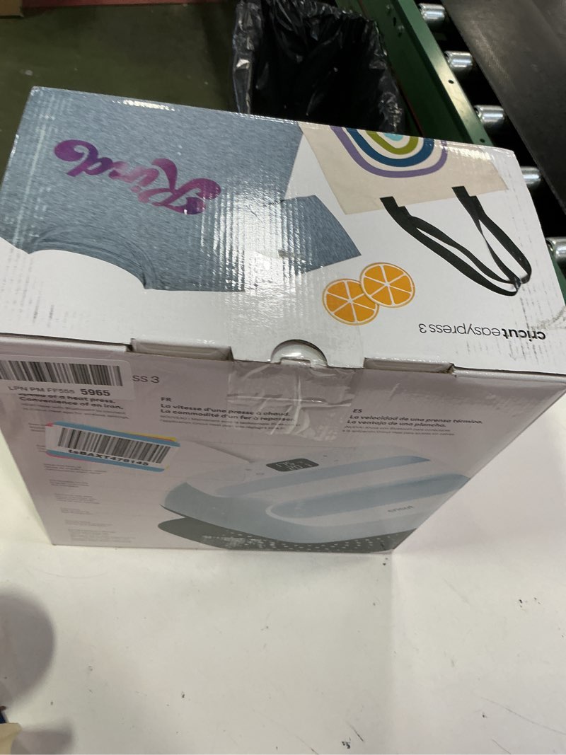 Condition photo showing Good Condition for Cricut - EasyPress 3 9" x 9" - Zen Blue