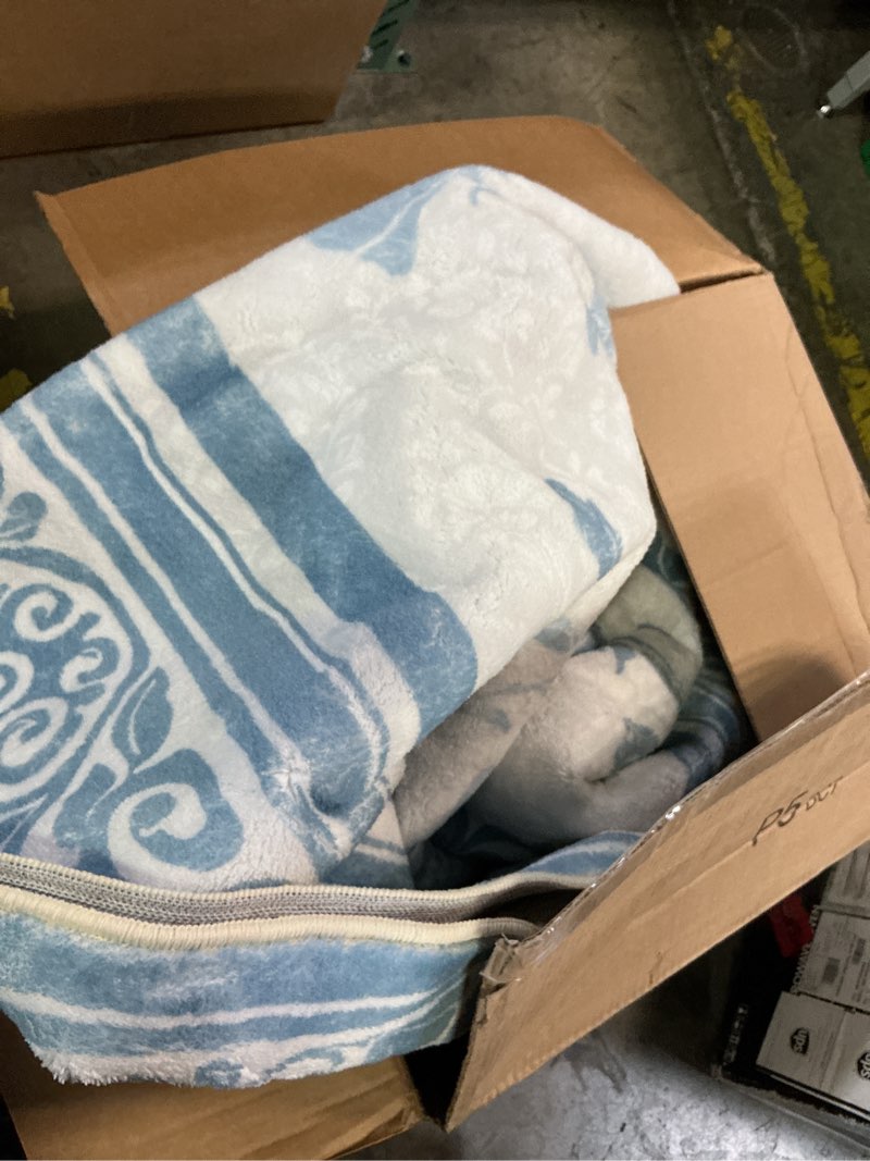 Condition photo showing As Is for soulful medium pile 4x6 rugs for living room - soft foot feel area rug - mist blue boho floral - washable non-slip - perfect for bedroom kids room under dining table office mist blue/multi?magnolia2? 4'x6'(rectangular)
