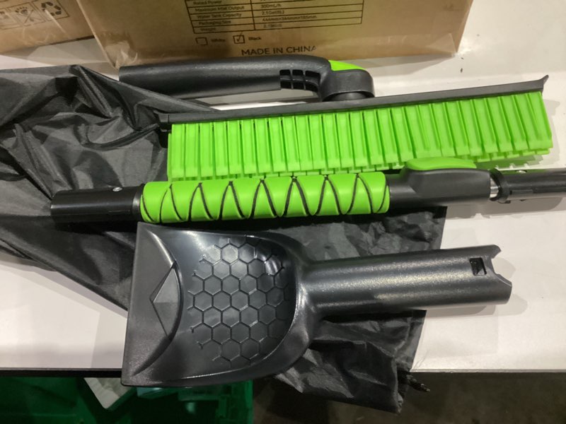 Condition photo showing Good Condition for 45.6" ice scraper and snow brush for car windshield [silicone bristles] ,3-in-1 extendable emergency snow shovel with ergonomic foam grip and 360° pivoting brush head for christmas, car auto truck suv 45.6''(3in1) green