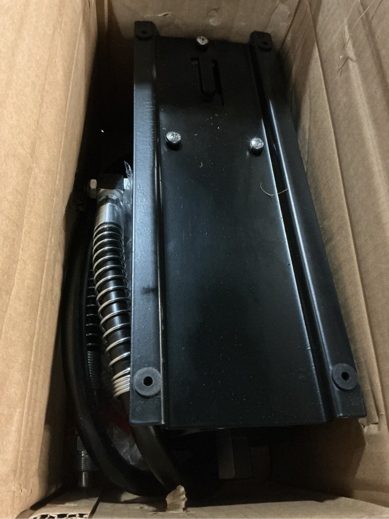 Condition photo showing Good Condition for heroson air hydraulic pump, 10,000 psi, 0.7l reservoir, npt 3/8" oil outlet, npt 1/4" inlet, with air line lubricator, black