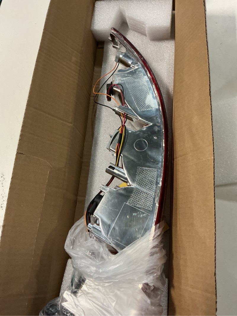 Condition photo showing Good Condition for dasbecan right passenger side rear bumper brake tail light fog lamp compatible with 2009-2016 audi q5 replaces# 8r0945096b