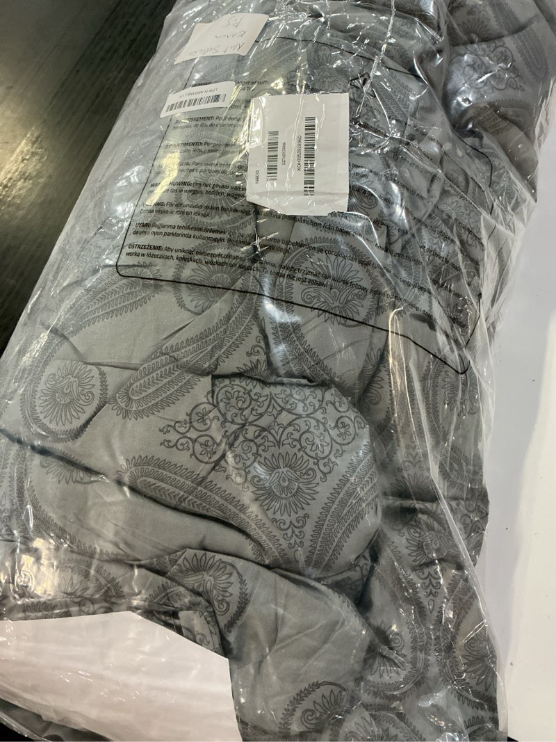 Condition photo showing Good Condition for king comforter set 3 piece paisley grey by utopia bedding floral comforters king size bedding comforters set down alternative soft bed set 1 comforter(90 x 102 inches) 2 pillow shams(20 x 36 inches) king paisley grey