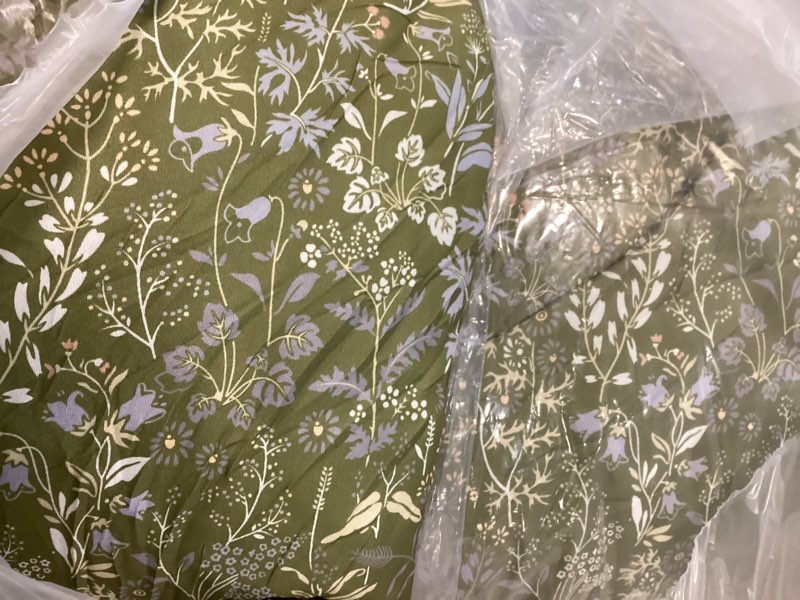 Condition photo showing Good Condition for Love's cabin Olive Green Queen Comforter Set - Queen Size Comforter Set, 3 Pieces Cute Floral Bedding Sets for All Seasons,1 Soft Reversible Botanical Flowers Comforter and 2 Pillow Shams Queen (90"x90") 05 - Olive Green