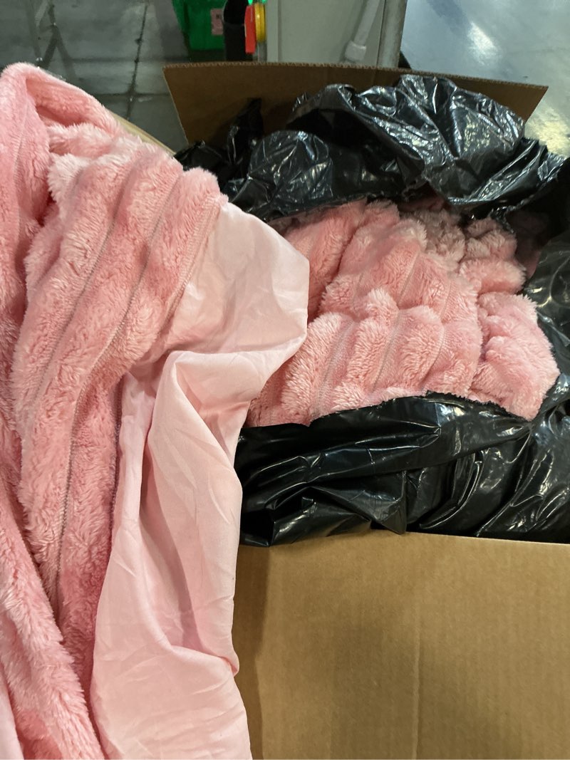 Condition photo showing As Is for (Similar)Bedsure Gentlesoft™ 2-in-1 Full Comforter Set and Detachable Fluffy Blanket, Pink Bedding Set for All Season Use, SnapTech Design for Space Saving (Includes 2 Pillow Shams, 2 Pillowcases) Full 06 - Pink