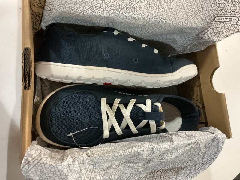 Condition photo showing New/Like New for astral loyak water shoes - womens navy/white 9 lywnw09