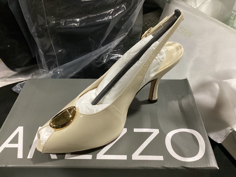 Condition photo showing New/Like New for (product similar) kenneth cole new york women's priya 8 natural leather