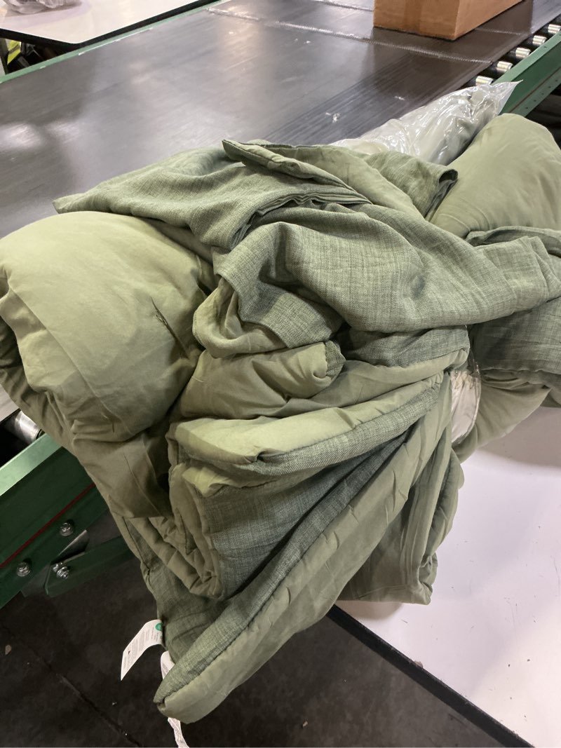 Condition photo showing As Is for geniospin california king comforter set - 7 pieces comforter king size, soft solid bedding set for all season, textured bed in a bag with sheets, pillowcases & shams (dark green,108''x92'') dark green california king (108"x92")