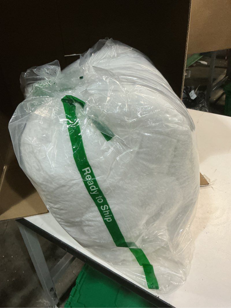 Condition photo showing Good Condition for Berkshire Blanket Classic Extra-Fluffy™ Plush Blanket, King Size Bed Blanket, Soft Fuzzy Fluffy Long Hair Blanket for Couch Sofa Bed, True White, 90x108 Inches True White King/Cal King