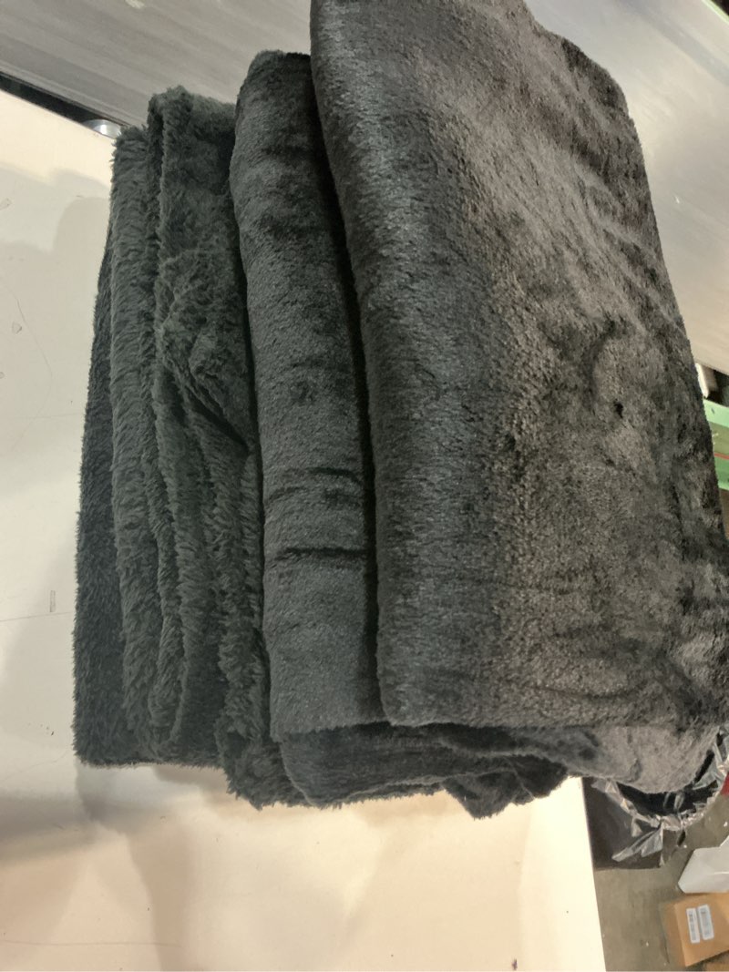 Condition photo showing Good Condition for Tinideya 6 Pack Sherpa Fleece Throw Blankets Bulk 50\"x 60\" Soft Plush Wedding Throw Blankets for Couch Sofa Spa Sleepover Party Favor Supplies Travel Guest Room Home Decor (Black ) Black 6