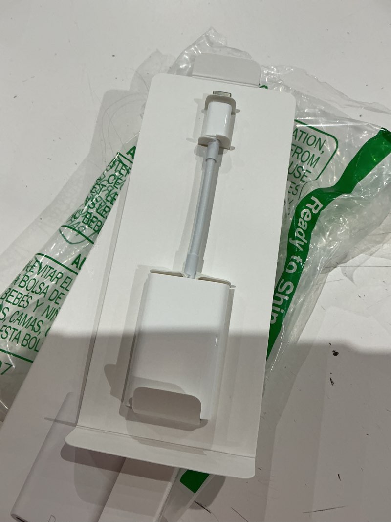 Condition photo showing Good Condition for apple usb-c to sd card reader
