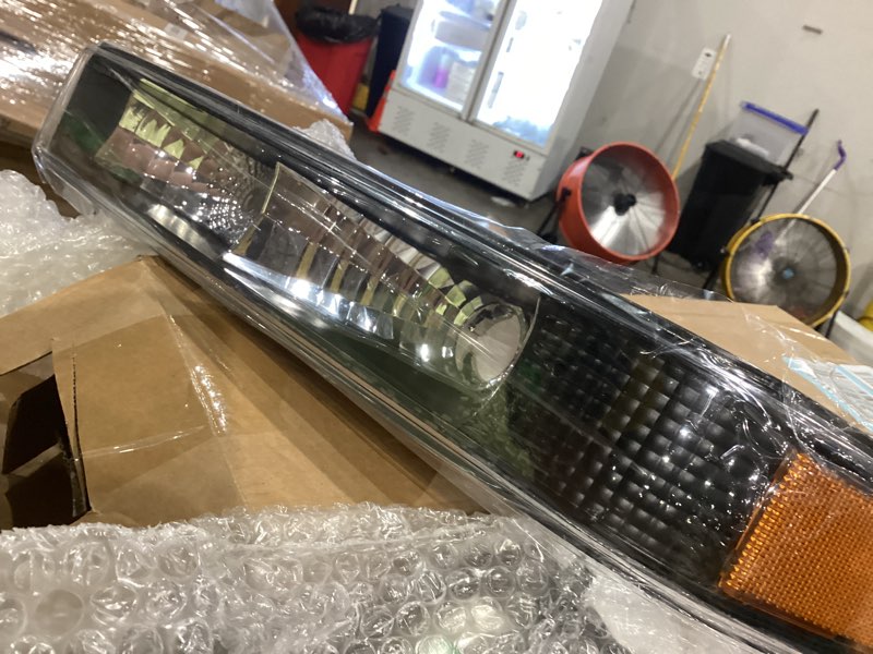Condition photo showing Good Condition for sierra/yukon right/passenge corner marker turn signal light 16524675