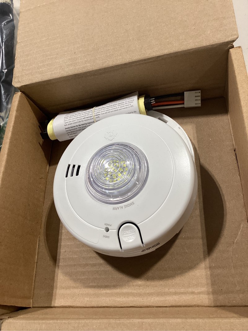 Condition photo showing Good Condition for first alert sm110led-ac, hardwire smoke alarm with led strobe & 10-year battery backup, 1-pack