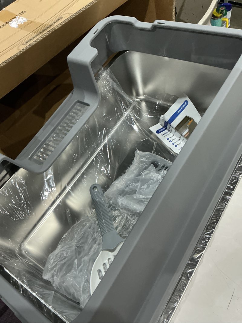 Condition photo showing Good Condition for oroley stainless steel cat litter box, high-sided metal tray, leak-proof, odor-resistant, easy to clean, inc