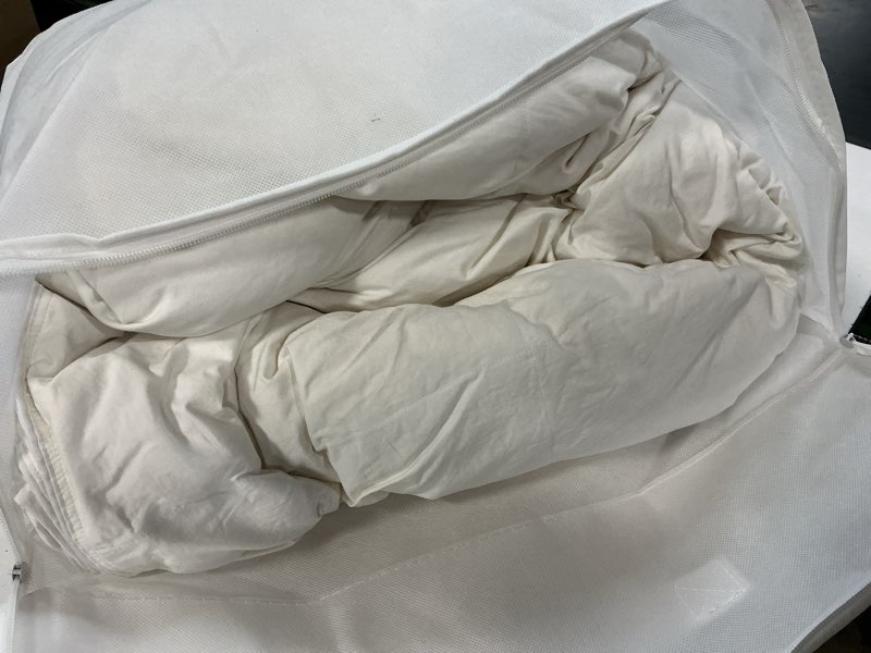 Condition photo showing Good Condition for lightweight premium down comforter, king/cal king, down