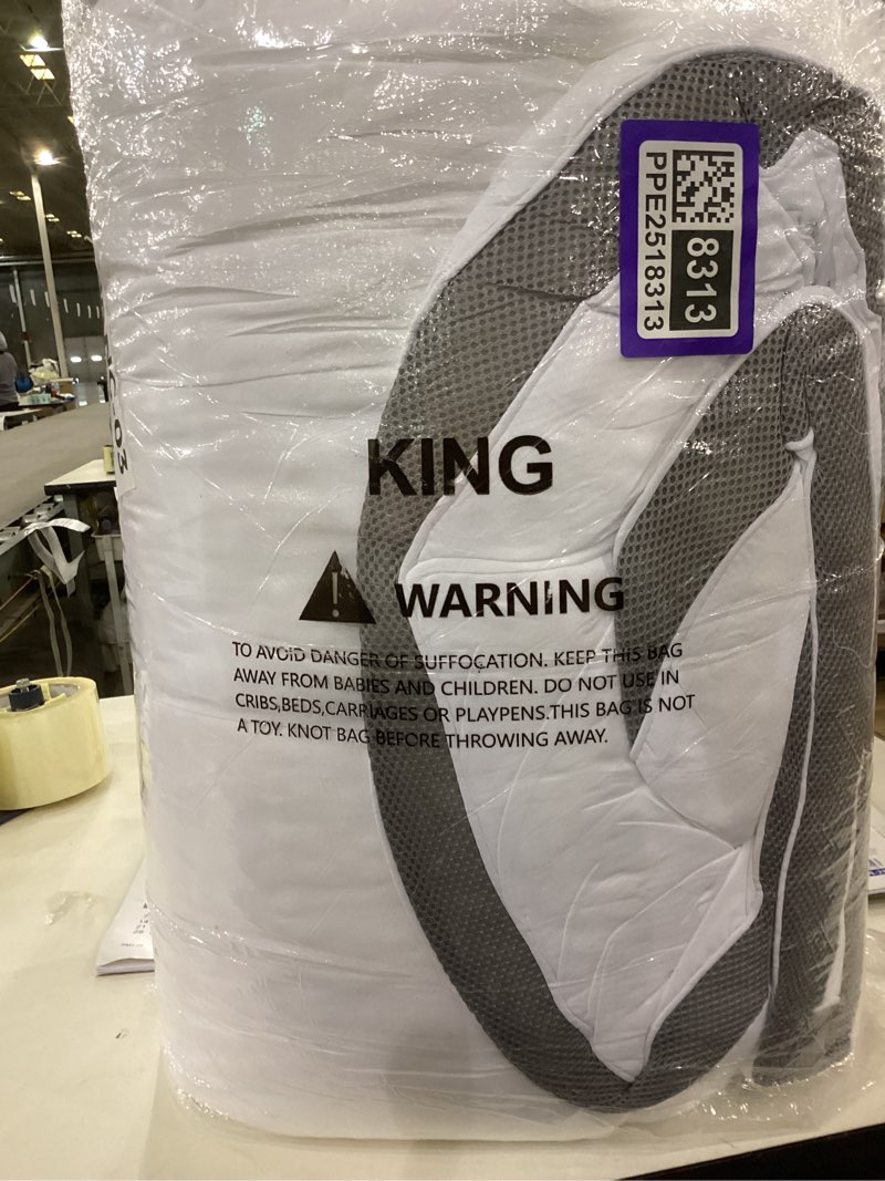 comforter , white, king