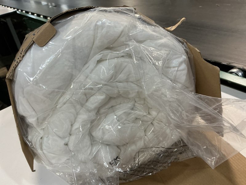 Condition photo showing Good Condition for Bedsure Oversized King Size Comforter Set, White Soft Prewashed Bedding for All Seasons, 3 Pieces GentleSoft™ Down Alternative Bed Set, 1 Lightweight Comforter (120"x98") and 2 Pillowcases (20"x36") Oversized King(120"x98") 02 - White