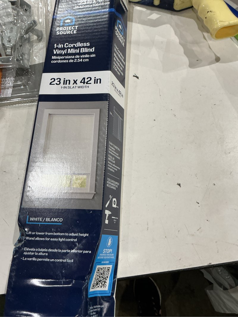 Condition photo showing Good Condition for project source light filtering 1-in slat width 23-in x 42-in cordless white vinyl light filtering mini-blinds