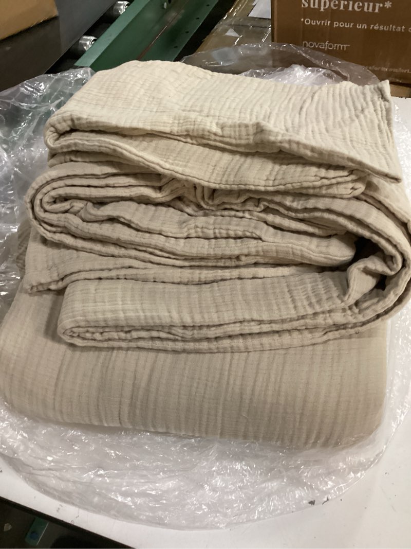 Condition photo showing Good Condition for european linen cotton stitch quilt set queen beige